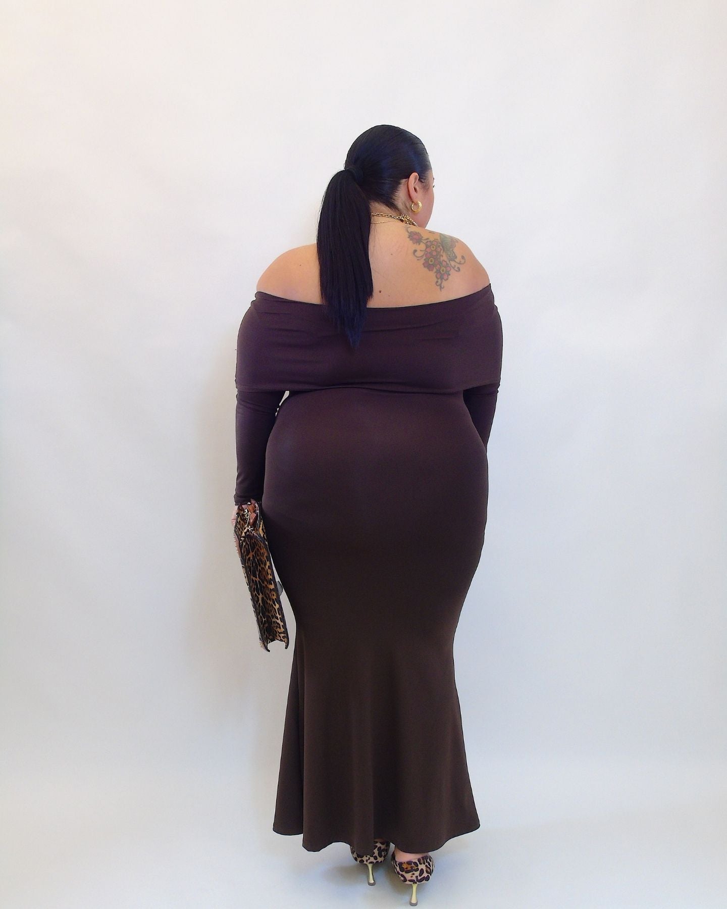 Abito modellante scollo a barca 3502