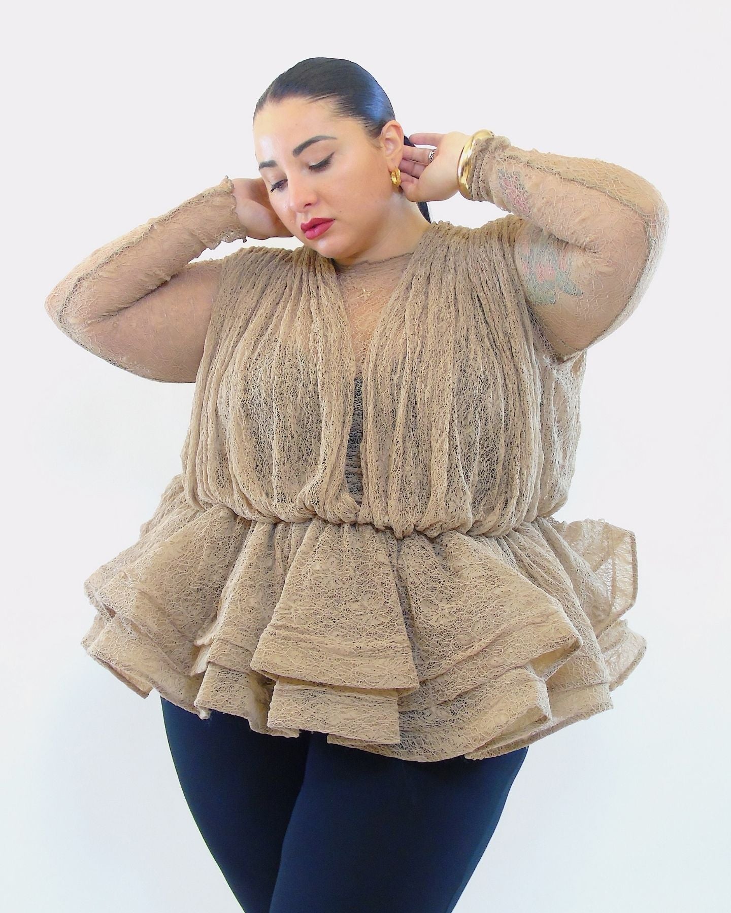 Blusa con balze con maglia  823