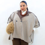 poncho con dettagli in pelle 86599