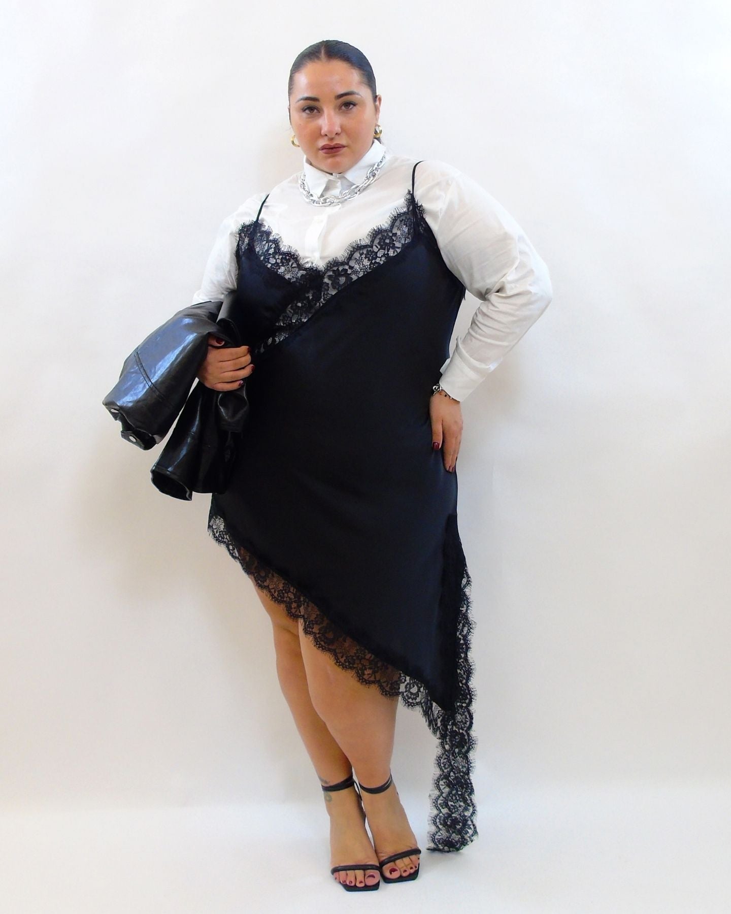 Abito satin e pizzo asimmetrico 7951