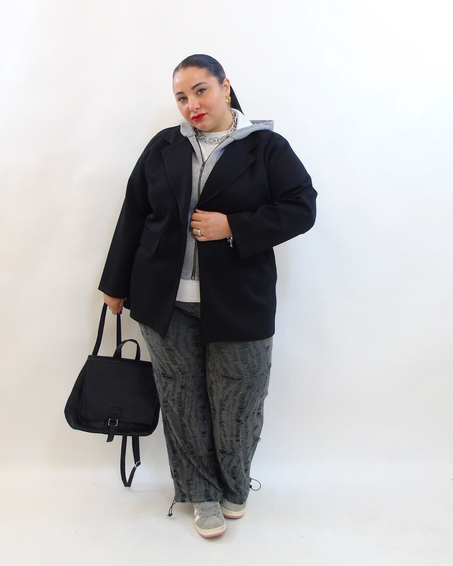 Pantalone con brillantini e strappo 3304