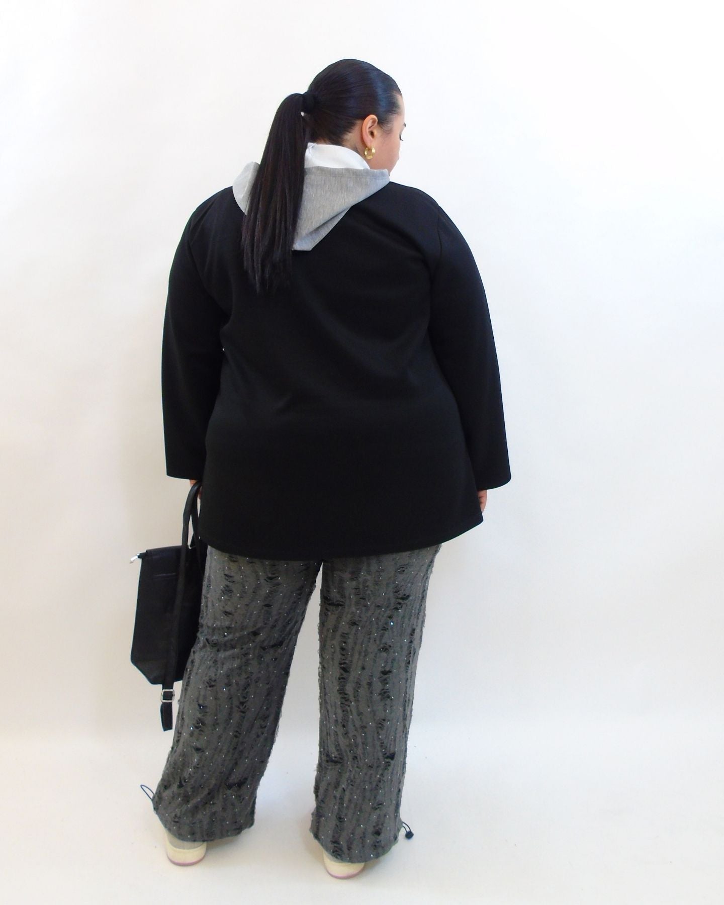 Pantalone con brillantini e strappo 3304