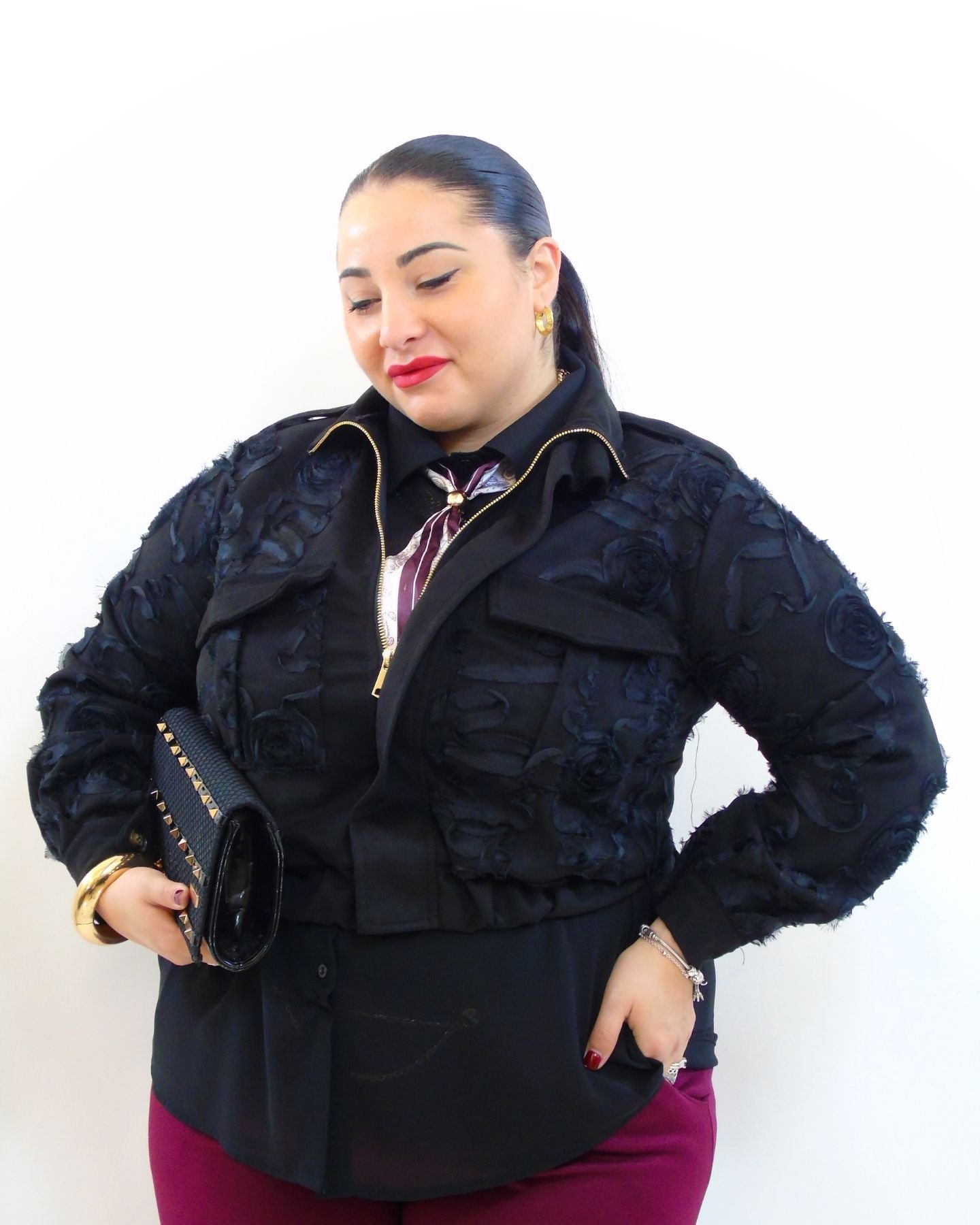 Giubbino taglio crop con rose in rilievo 25023