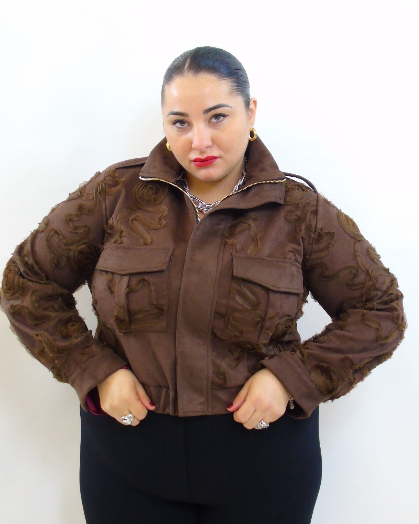 Giubbino taglio crop con rose in rilievo 25023