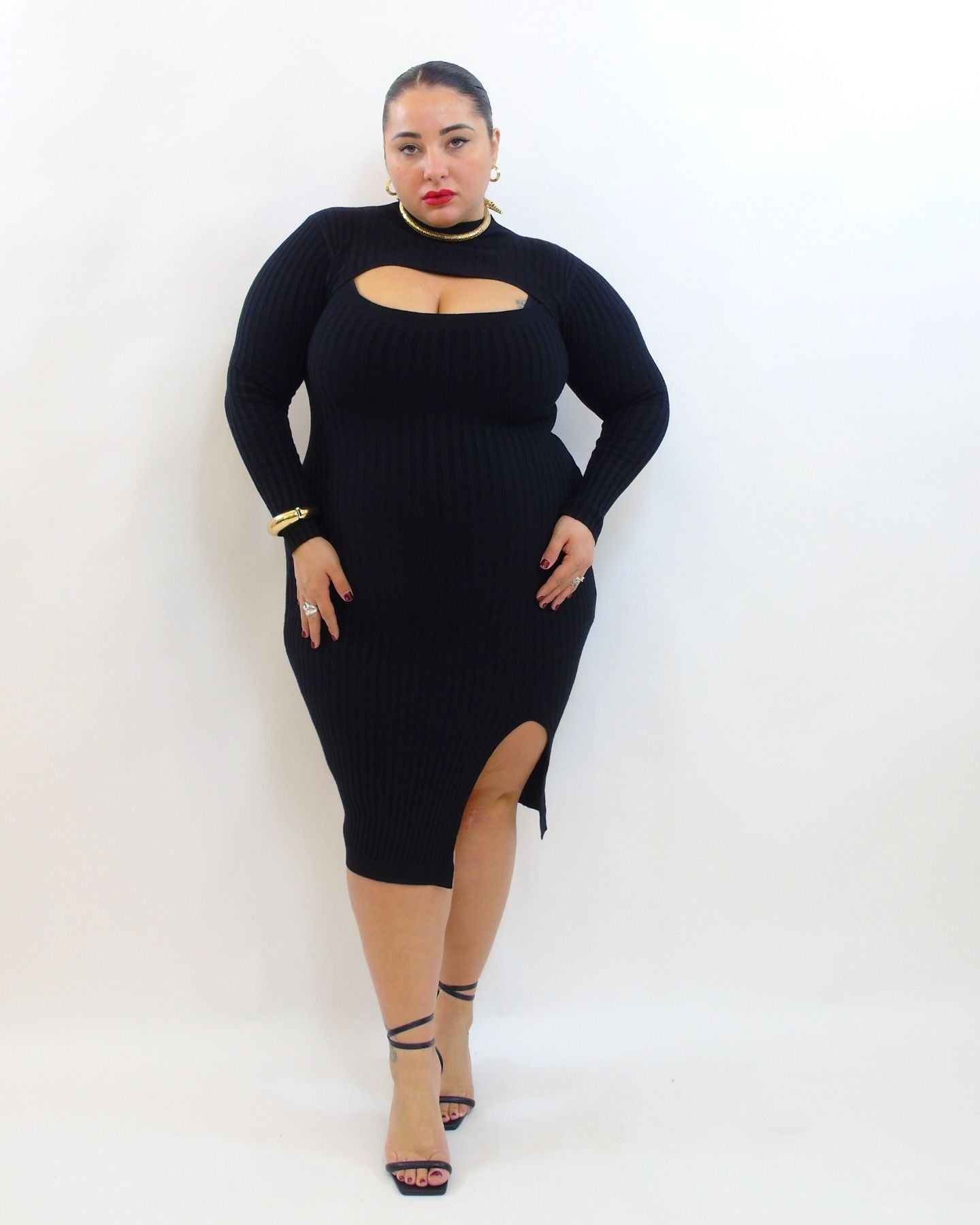 Abito con scollo 056