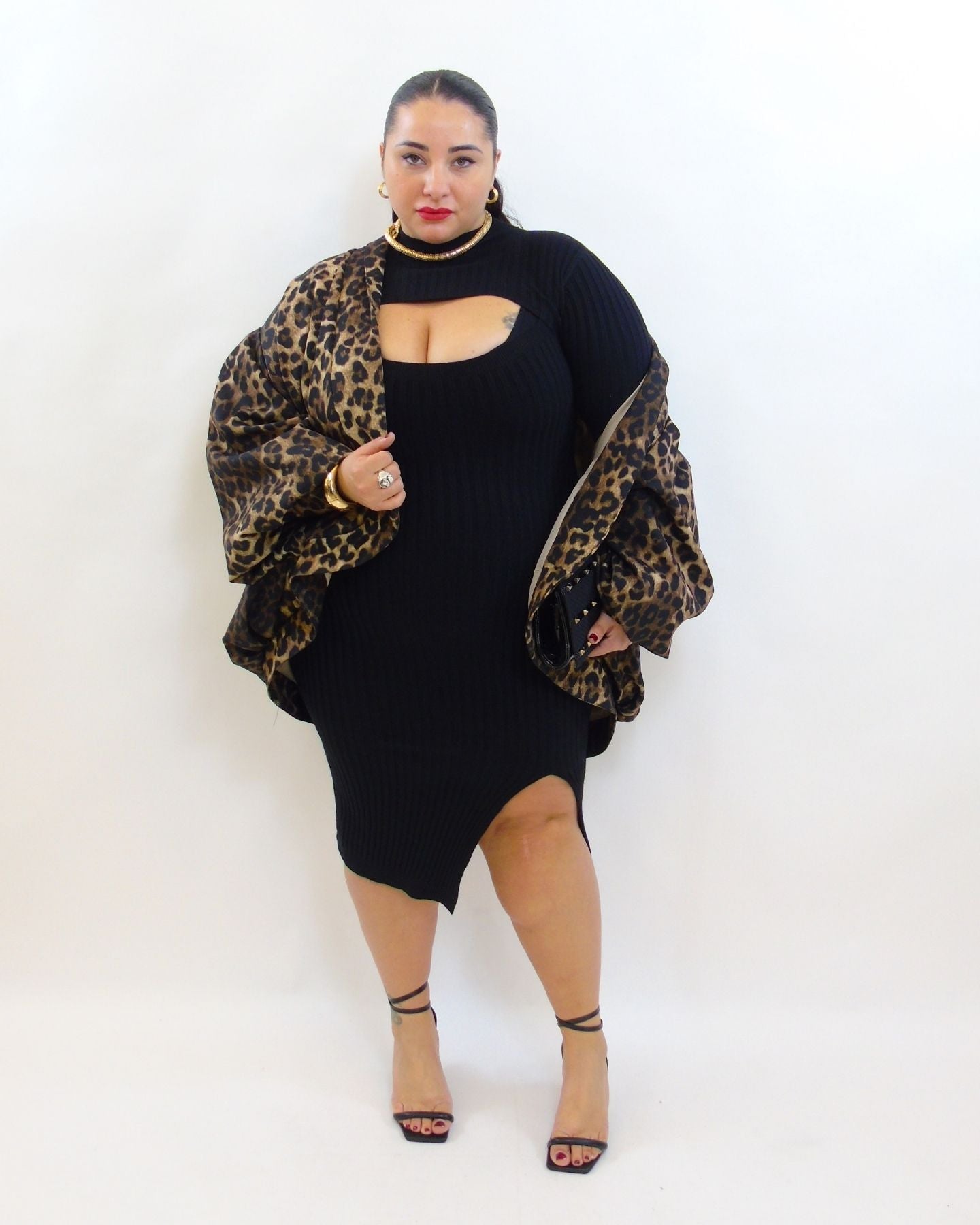 Abito con scollo 056