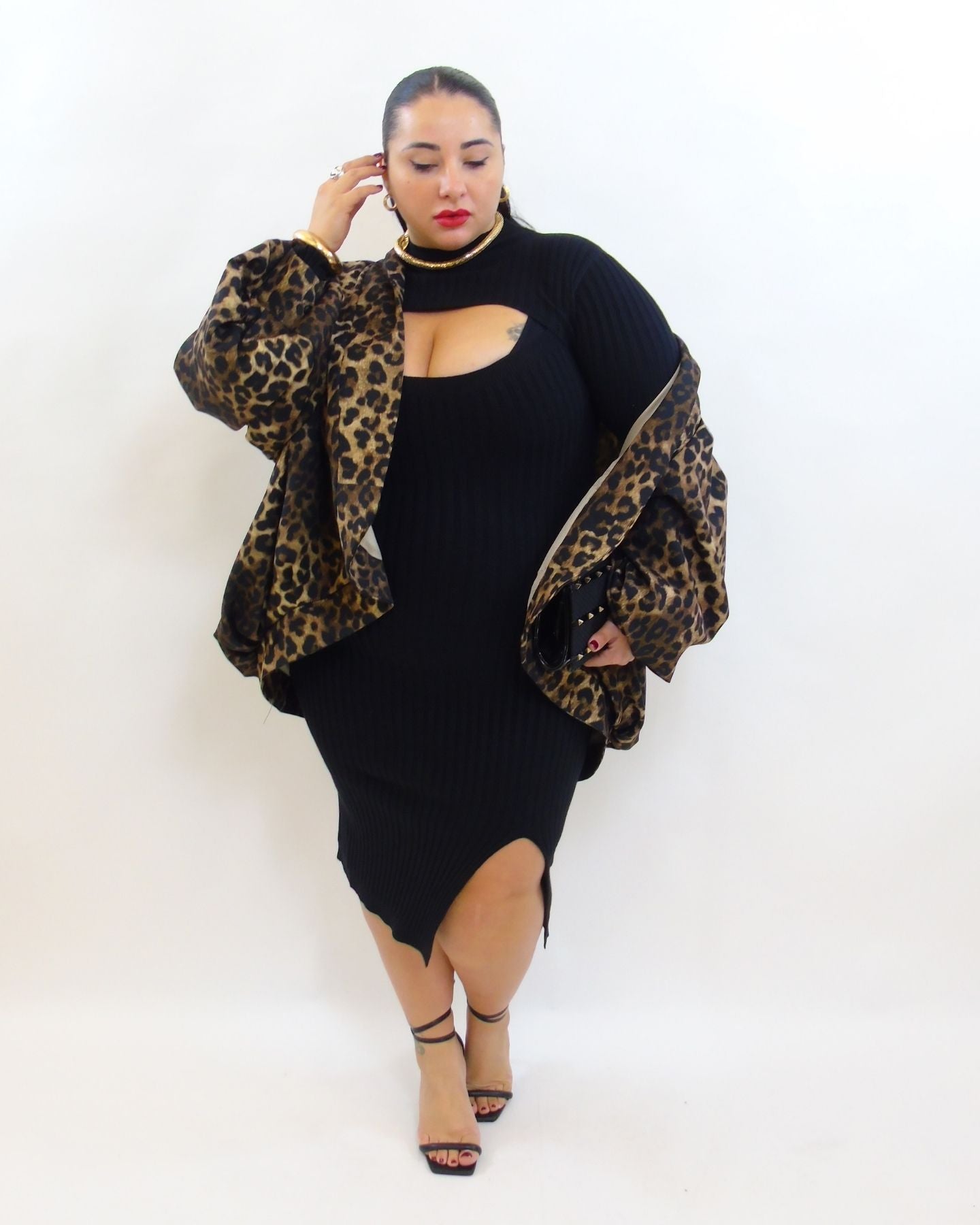 Abito con scollo 056