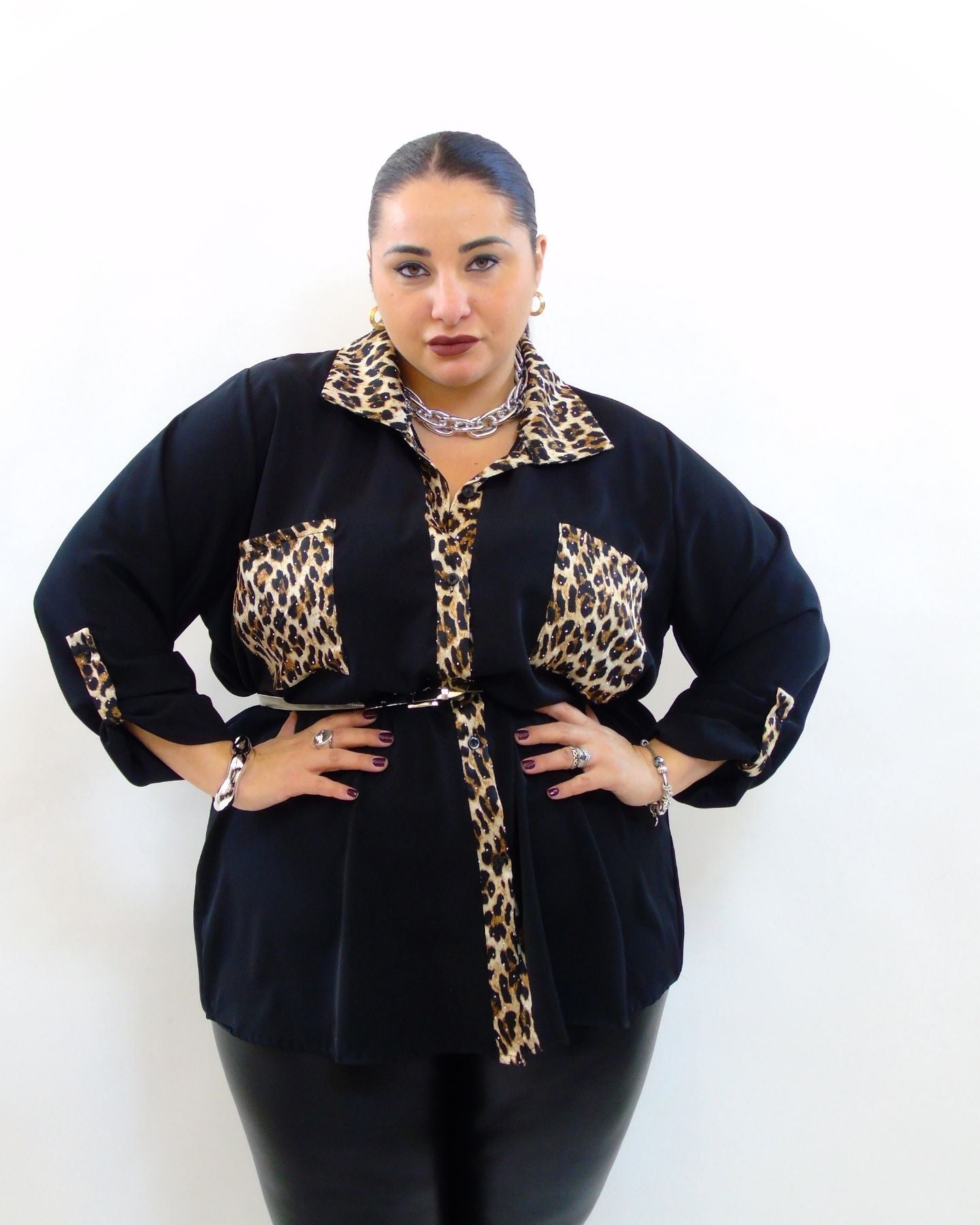 Camicia effetto raso animalier 8002