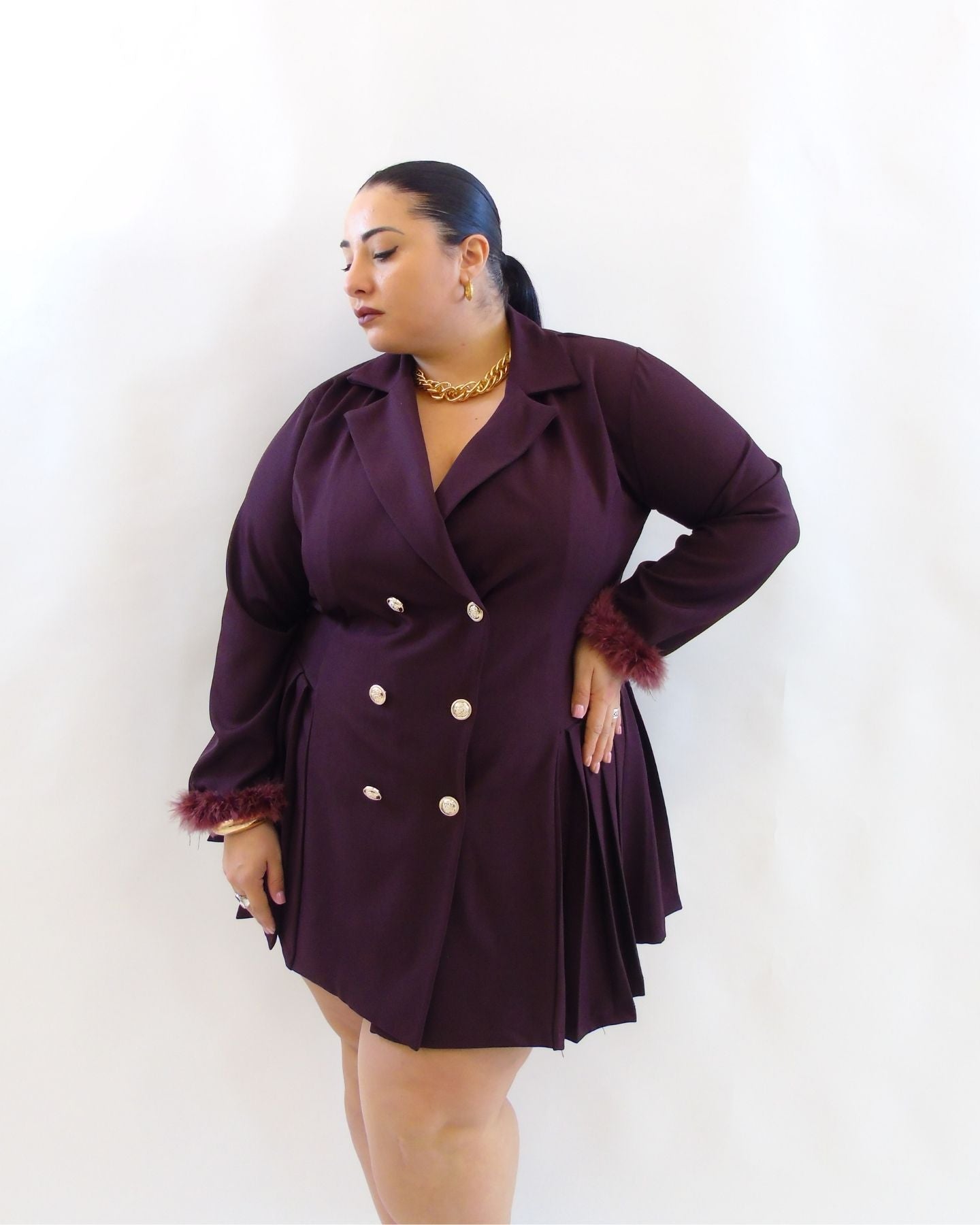 Abito con piume e bottoni 15887