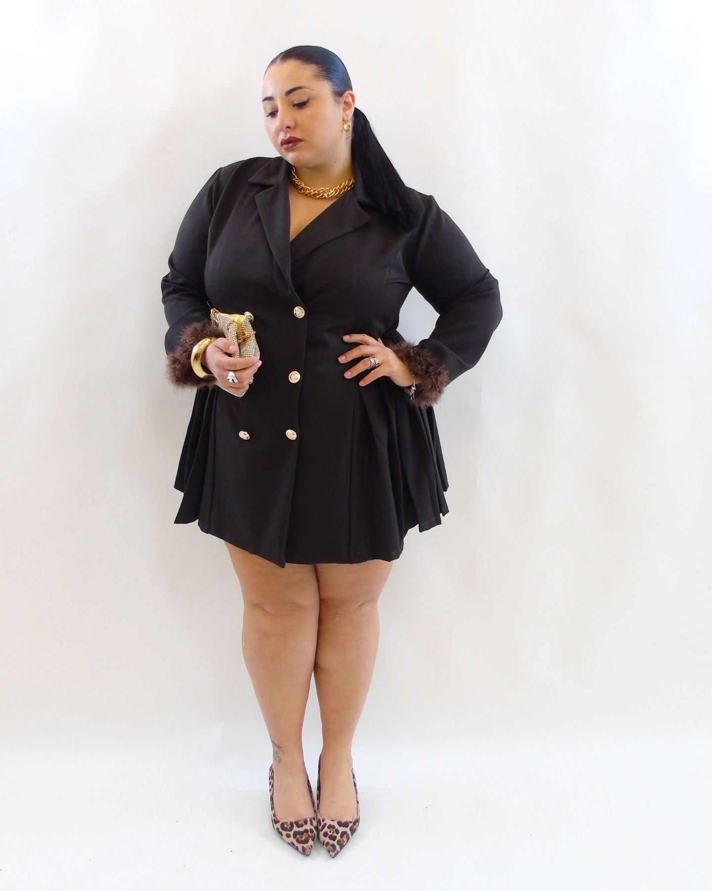 Abito con piume e bottoni 15887