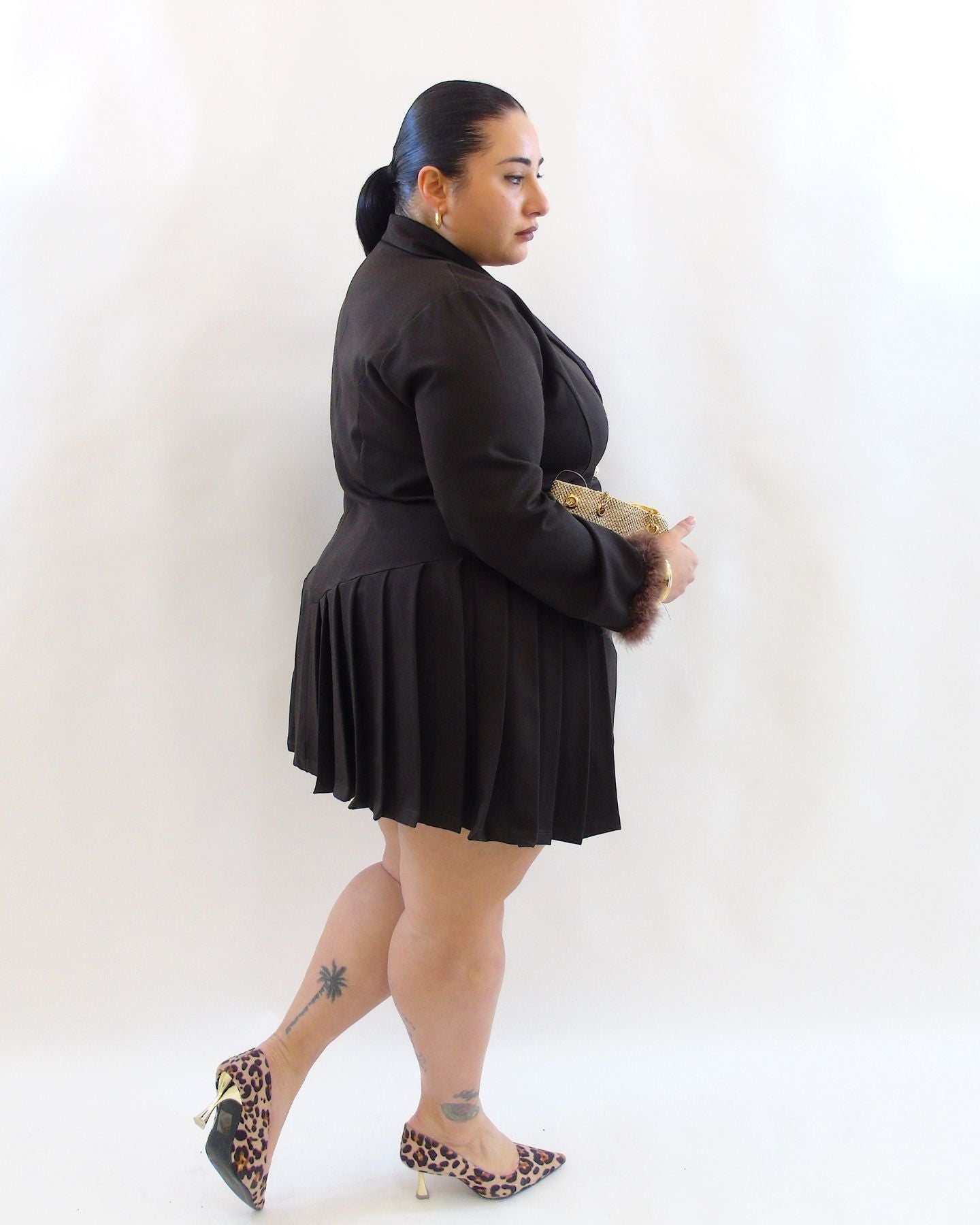 Abito con piume e bottoni 15887