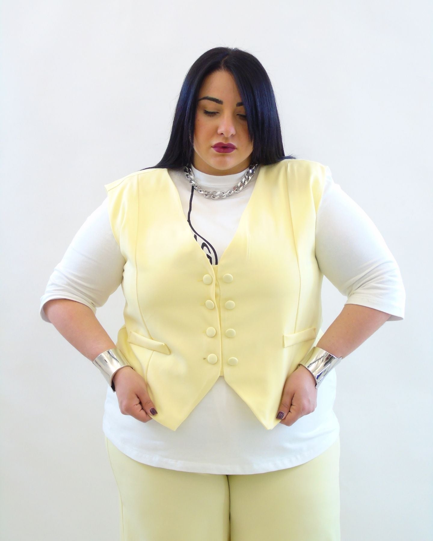 Coordinato con bottoni in rilievo 92771