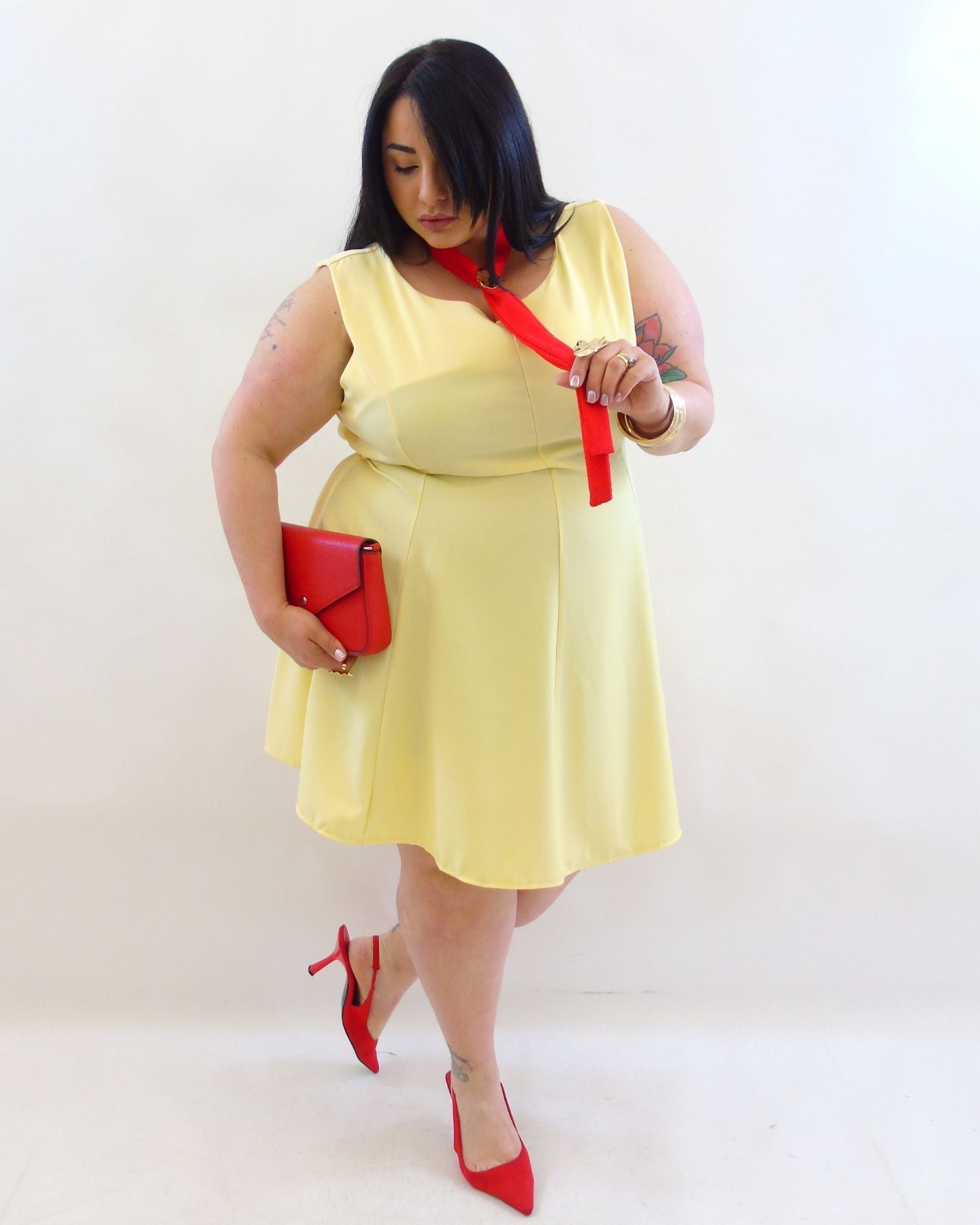 Abito con stringhe sul retro 92841